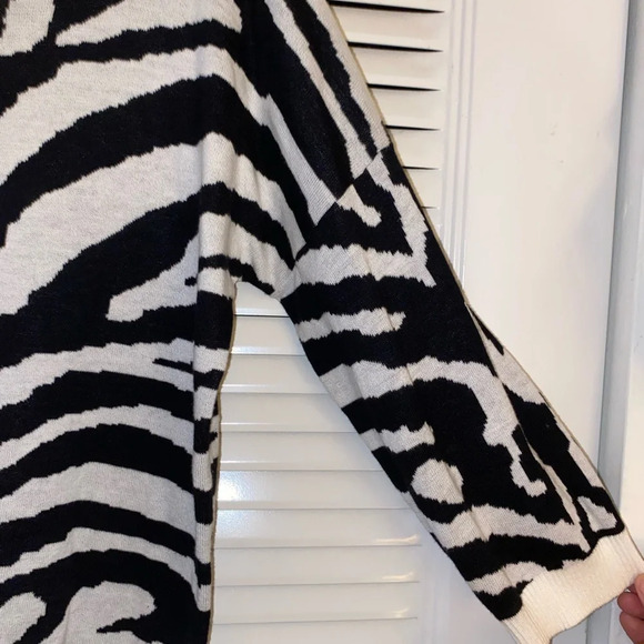 Express Zebra Animal Print Black White Stripes Cotton Pullover Sweater - Picture 2 of 8